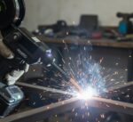 Инверторен телоподаващ апарат без газ Hawek 400A – професионално заваряване с една ръка - Image 8